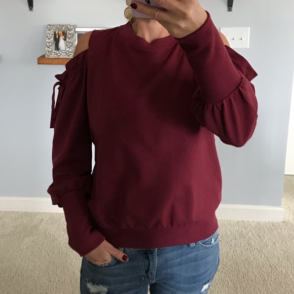 🌸1 SM, 1 MED🌸Wine Color Cold Shoulder Top - Picture 2 of 8